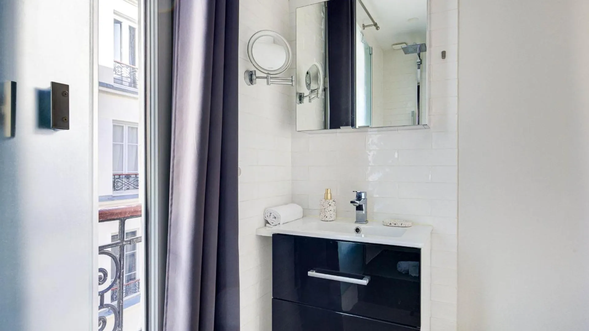 Eiffel Tower & Invalides - 1Br - Cityapartmentstay Paris 0*,  France