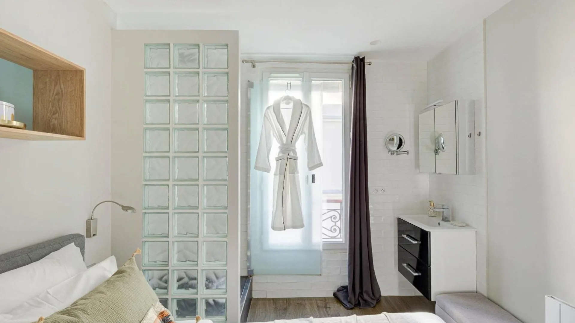 Apartment Eiffel Tower & Invalides - 1Br - Cityapartmentstay Paris France
