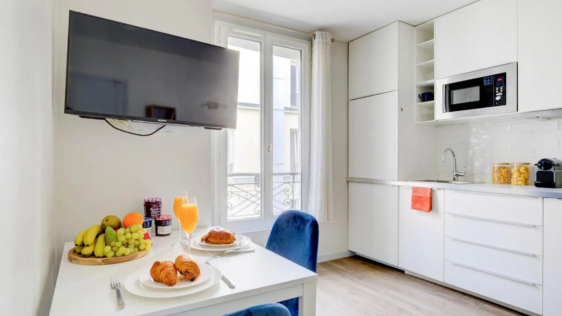 Eiffel Tower & Invalides - 1Br - Cityapartmentstay Paris Apartment